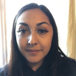 Meet your Posher, Desiree